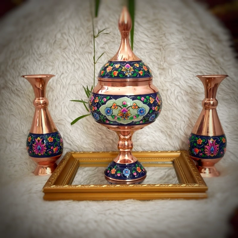 95QKvUzIZ7GyqIhKaQteWZ7OhLV4J3WakblvDiTr.jpg_800X800X70 قیمت و خرید ست گلدان 16 و شکلات خوری پایه دار 23 مس و پرداز - Image 1