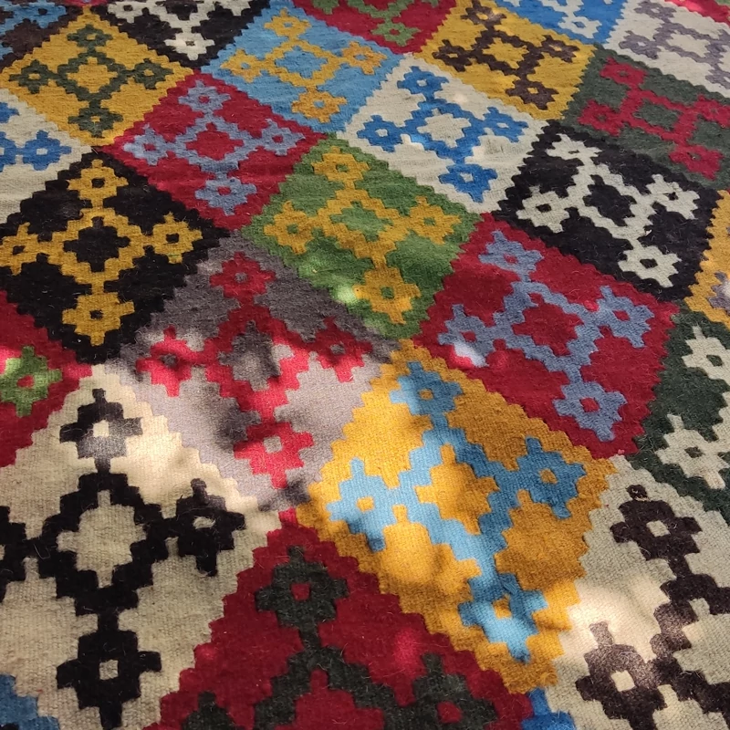V4x8TtycXutaxYHxKEXwl9ZYttl0A3wjM9plYk9xR9kJcIiSwa.jpg_800X800X70 قیمت و خرید گلیم دستباف دو رو قشقایی شسته شده و سرویس شده با پشم و بافت مرغوب ایل قشقایی شیراز - Image 7
