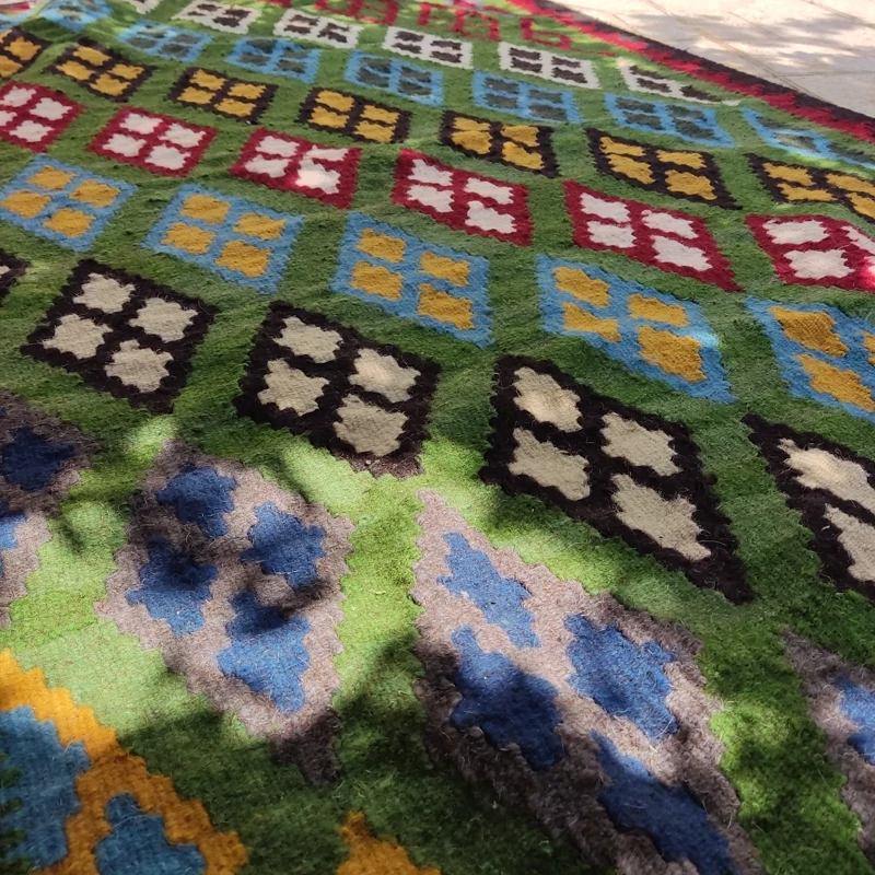 zhoqpScShZk4R2vJ5BzXpfBxO2MQqoS570C5IcpMjKlTVp8vft.jpg_800X800X70 قیمت و خرید گلیم دستباف دو رو قشقایی شسته شده و سرویس شده با پشم و بافت مرغوب ایل قشقایی شیراز - Image 6